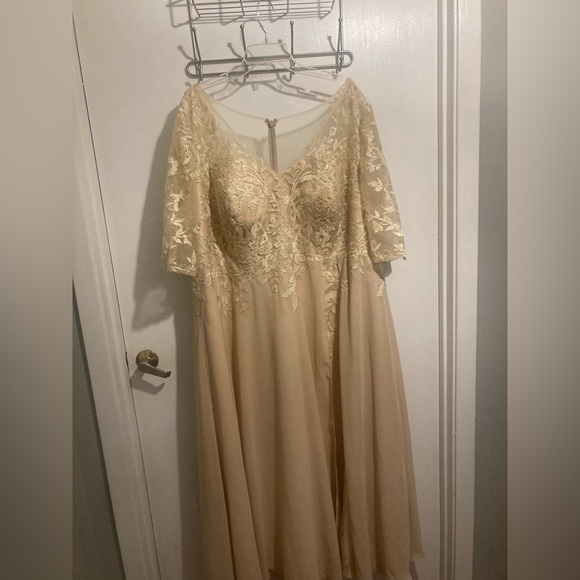 Champagne colored Formal Gown worn once from Jj’s House - Picture 1 of 2